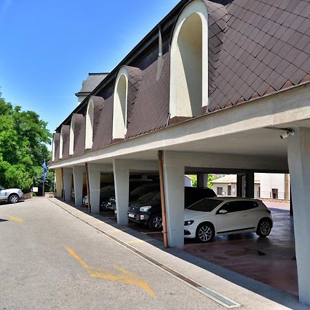 Retro Hotel Haskovo Exterior photo